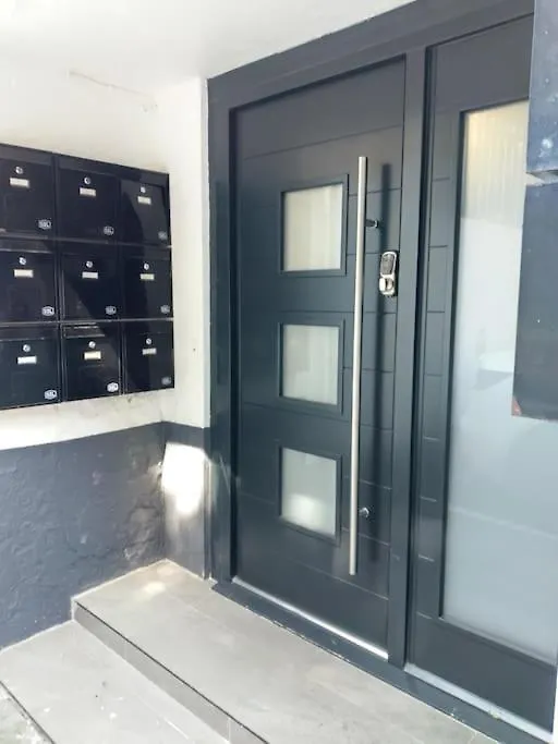 Smart Modern Studio Flat In Central Bournemouth-1